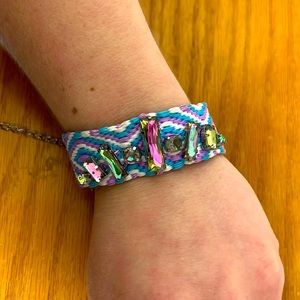 Adjustable gem bracelet